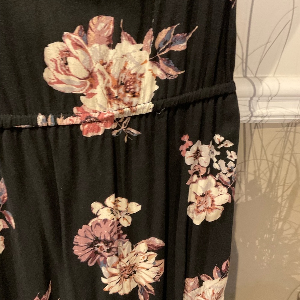 C Black Floral Shorts Romper with Train Size Small - Picture 6 of 10